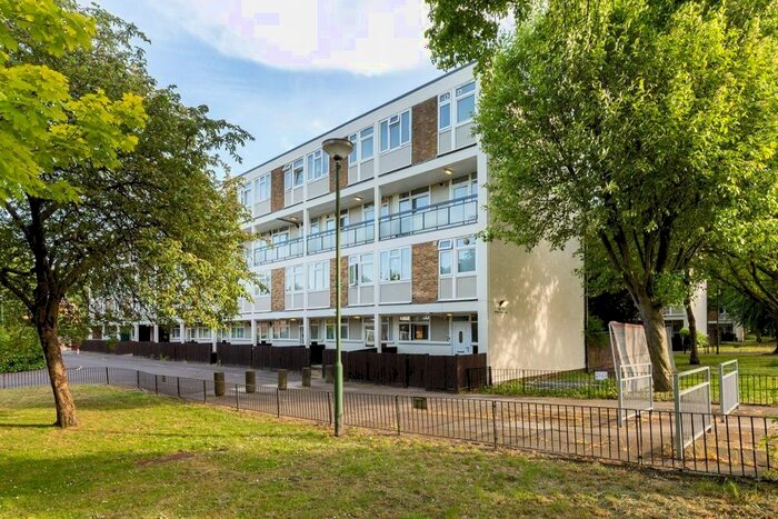 4 Bedroom Flat To Rent In Rowstock Gardens, London, N7