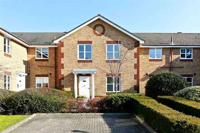 1 Bedroom Flat To Rent In Wentworth Court, Waterside Close, Surbiton, Surrey, KT6