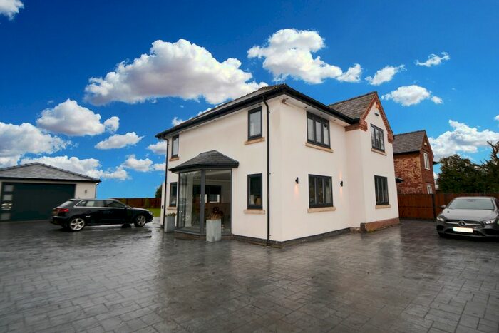 3 Bedroom Semi-Detached House To Rent In South View, Hatton Lane, Warrington, WA4