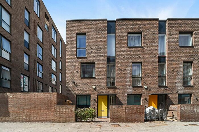 4 Bedroom End Of Terrace House For Sale In Peartree Way, Greenwich, London, SE10