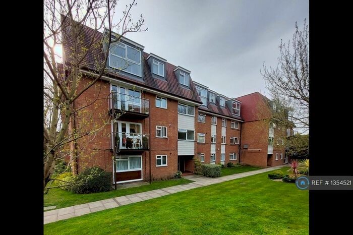 2 Bedroom Flat To Rent In Feline Court, Barnet, EN4