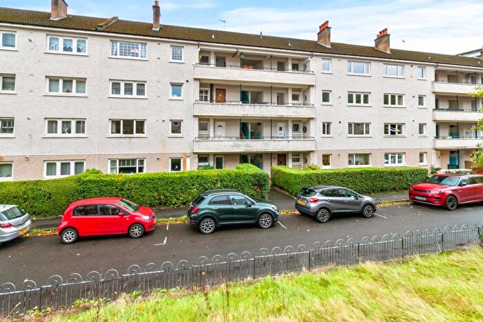 3 Bedroom Flat For Sale In Thornwood Road, Thornwood, G11