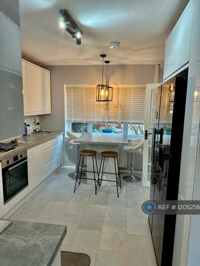 3 Bedroom Semi-Detached House To Rent In Sandford Green, Banbury, OX16