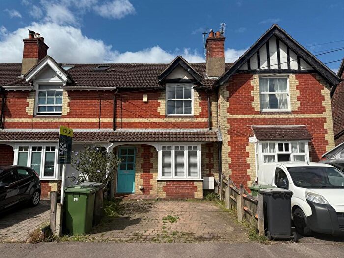 2 Bedroom House To Rent In Rushes Road, GU32