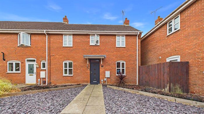 3 Bedroom End Of Terrace House For Sale In Saunders Close, Peterborough, PE2