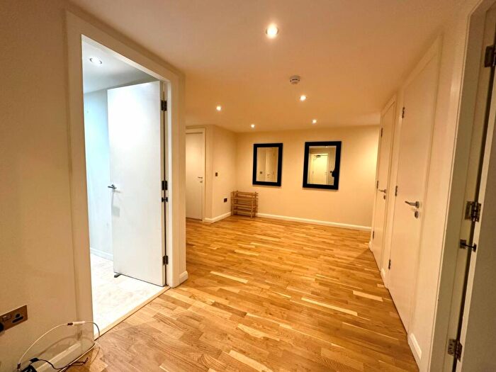 3 Bedroom Flat To Rent In West Point, Wellington Street, Leeds, West Yorkshire, LS1