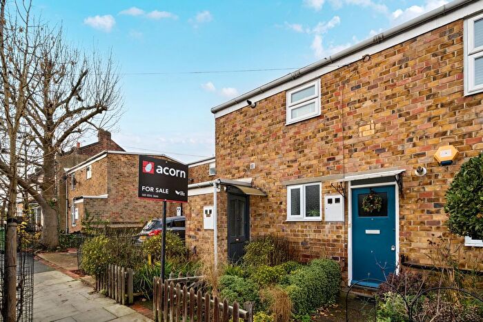 2 Bedroom Flat For Sale In Hindmans Road, Dulwich, SE22