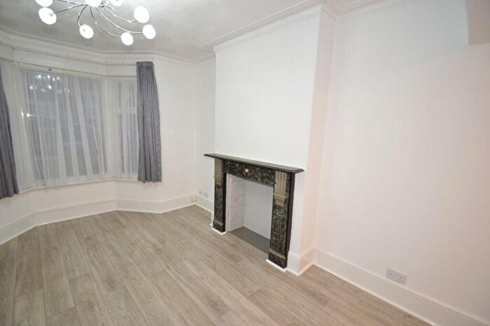2 Bedroom Terraced House To Rent In Bostall Lane, London, SE2