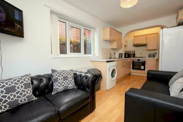 5 Bedroom House To Rent In Dartmouth Road, Selly Oak, Birmingham, B29