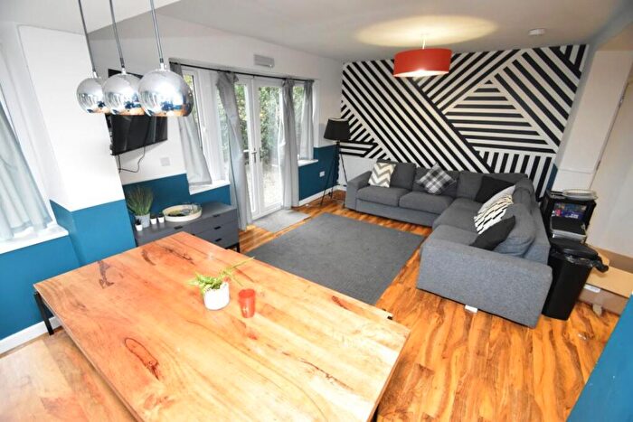 6 Bedroom House To Rent In Heaviside Place -, DH1