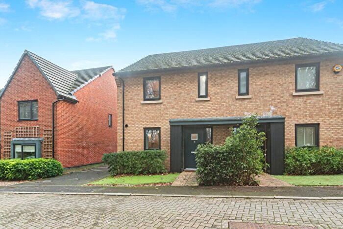 3 Bedroom Semi Detached House For Sale In Fairway Road, Basingstoke, Hampshire, RG24