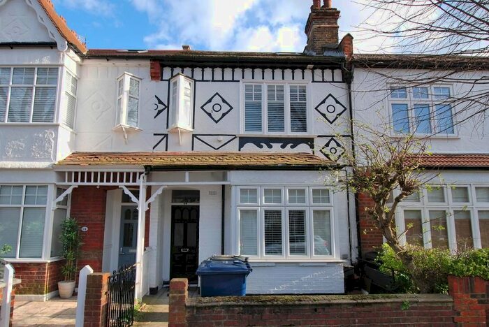 2 Bedroom Flat To Rent In Convent Gardens, Ealing, London, W5