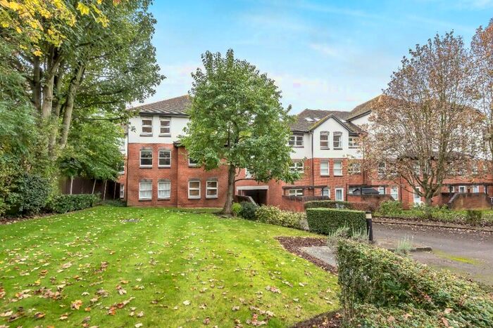 Studio To Rent In Overton Road, Sutton, Surrey, SM2