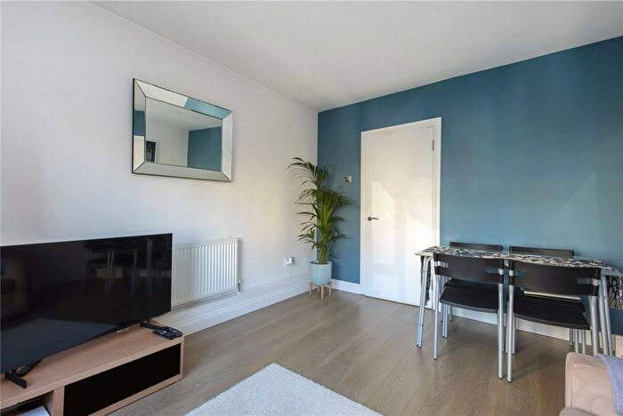 2 Bedroom Flat For Sale In Lea Bridge Road, Leyton, London, E10