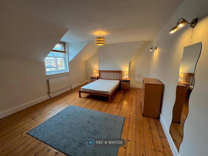 2 Bedroom Maisonette To Rent In Schubert Road, London, SW15