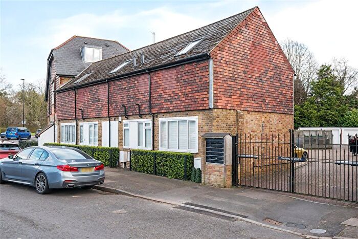 2 Bedroom Flat For Sale In Rushmore Hill, Orpington, Kent, BR6