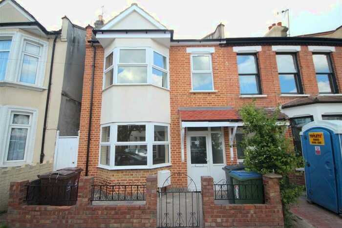 4 Bedroom House To Rent In Ruby Road, London, E17
