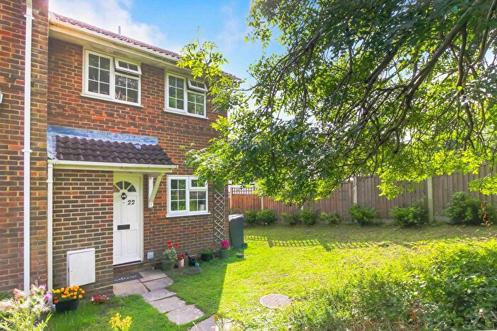 2 Bedroom Semi-detached House For Sale In Goldcrest Drive, Ridgewood, TN22