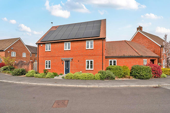 4 Bedroom House For Sale In Harrow Drive, Headley, RG19