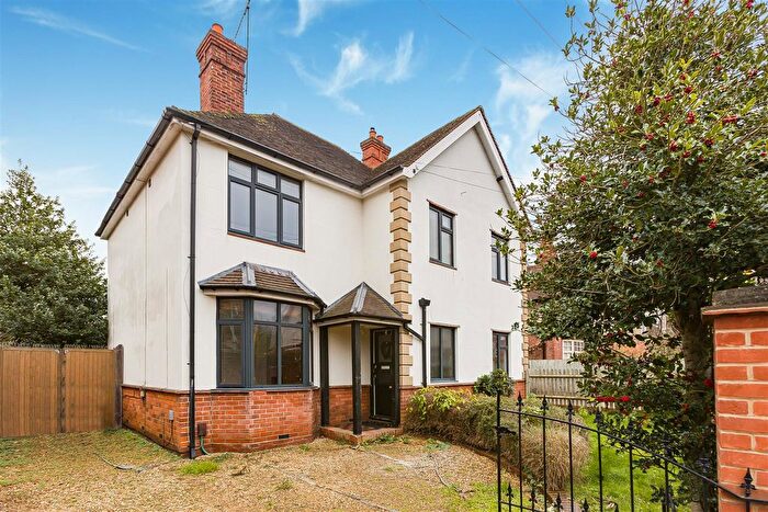 4 Bedroom Detached House For Sale In Eastern Avenue, Reading, RG1