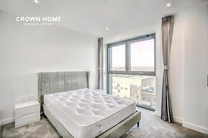2 Bedroom Apartment To Rent In Darter Apartments, Woodberry Down, N4
