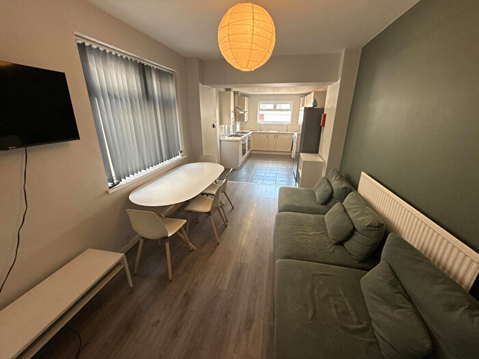 6 Bedroom Terraced House To Rent In Dogfield, Cardiff, CF24