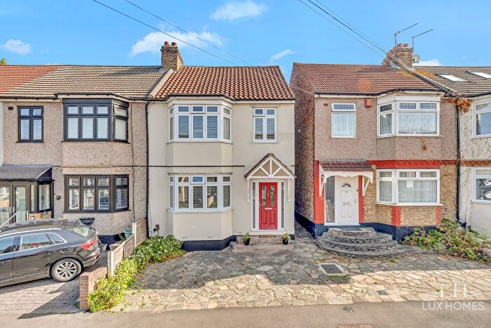 4 Bedroom End Of Terrace House For Sale In Globe Road, Hornchurch, RM11