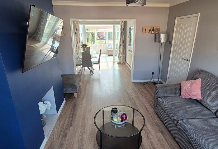 3 Bedroom Semi-Detached House For Sale In Oak Road, Glinton, Peterborough, PE6