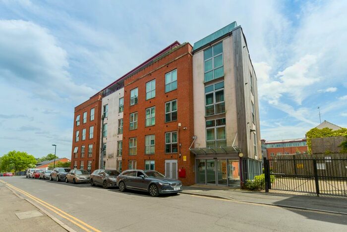 2 Bedroom Flat To Rent In Portland Road, Nottingham, NG7