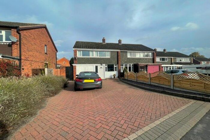 3 Bedroom Property To Rent In Ferndale Road, Lichfield, WS13