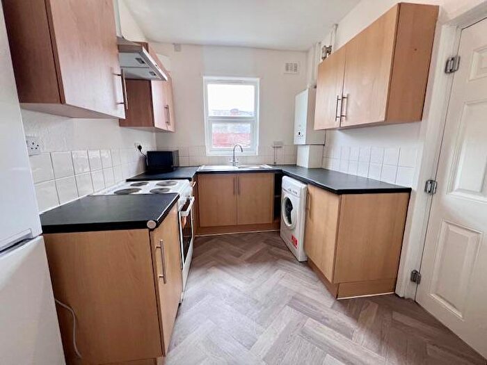 4 Bedroom House To Rent In Fieldhead Road, Sheffield, S8