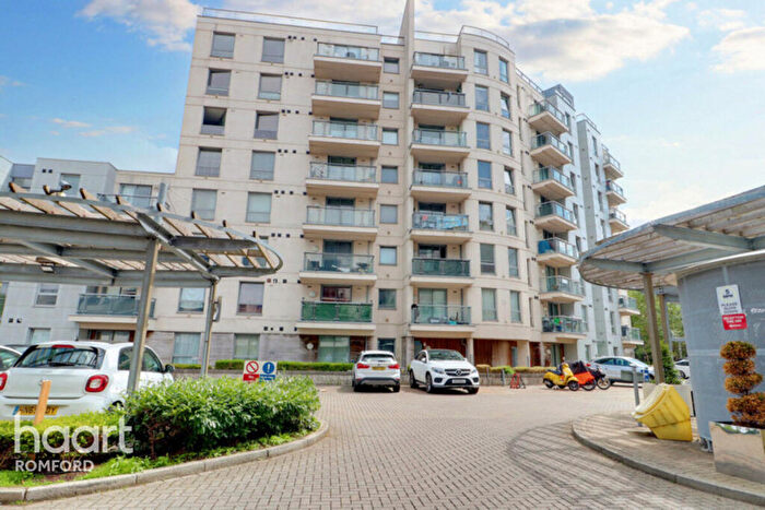 1 Bedroom Apartment For Sale In Mercury Gardens, Romford, RM1