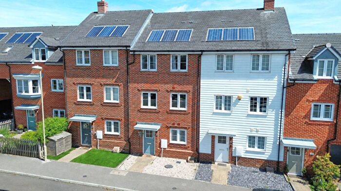 4 Bedroom Town House For Sale In Jubilee Drive, Fleet, GU52