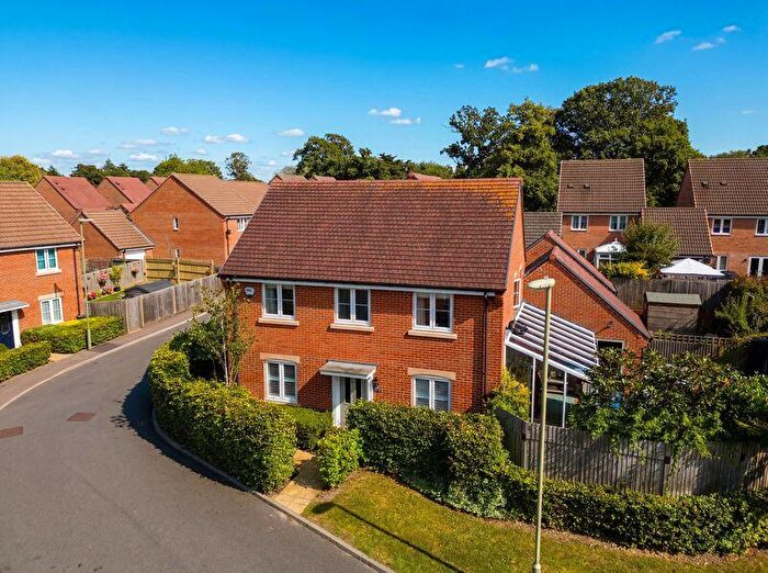3 Bedroom Detached House For Sale In Rothschild Drive, Sarisbury Green, SO31