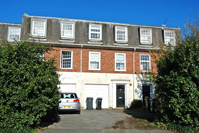 5 Bedroom Town House For Sale In Victoria Street, Englefield Green, TW20