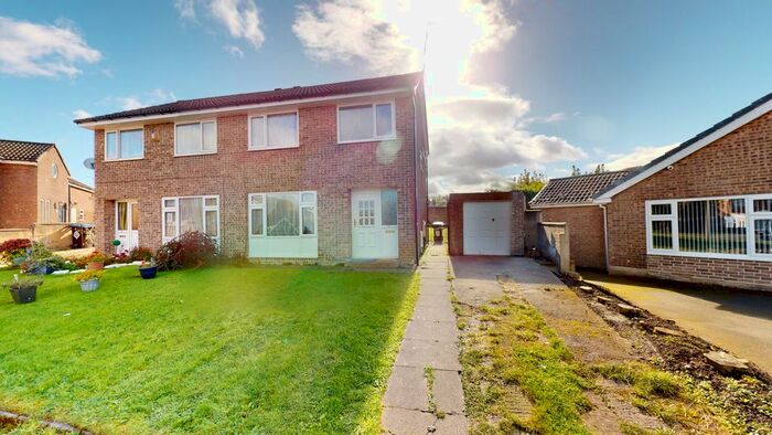 3 Bedroom Semi-Detached House To Rent In Rhylstone Mount, Lidget Green, BD7