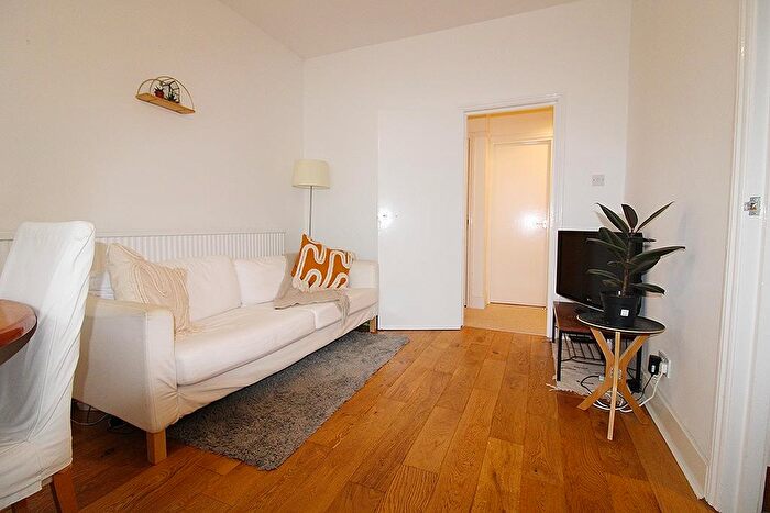 2 Bedroom Flat To Rent In Archway Road, Highgate, London, N6