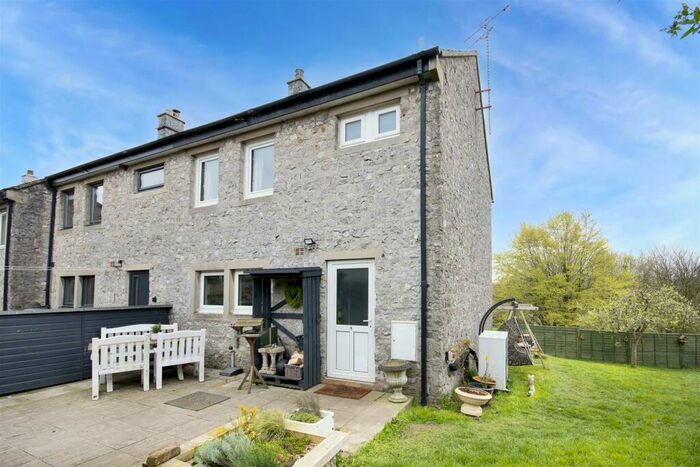 2 Bedroom End Of Terrace House For Sale In The Old Orchard, Over Haddon, Bakewell, DE45