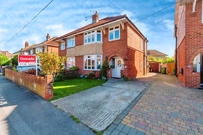 3 Bedroom Semi-Detached House For Sale In Elmes Drive, Southampton, SO15