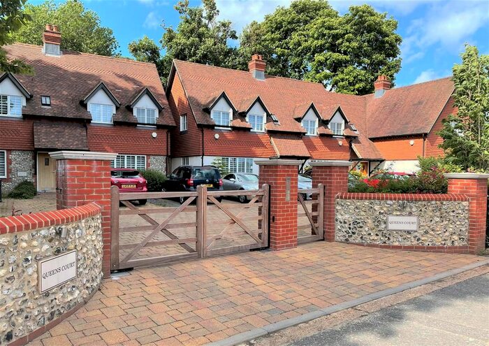 2 Bedroom Flat To Rent In Queens Court, Queens Close, Walton On The Hill, KT20