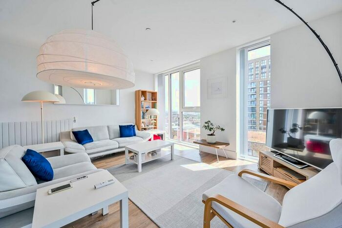 2 Bedroom Flat To Rent In Plumstead Road, Woolwich, London, SE18