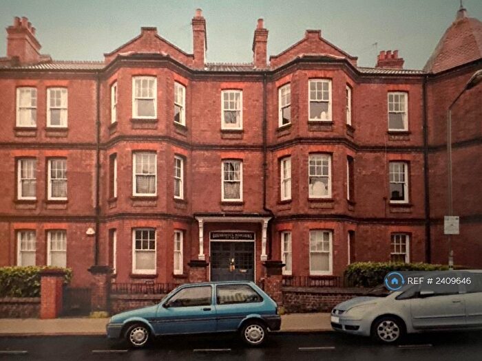 3 Bedroom Flat To Rent In Boundaries Road, London, SW12