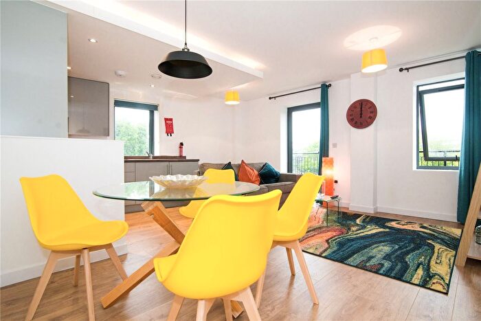1 Bedroom Flat To Rent In Q House, Kew Bridge Road, TW8