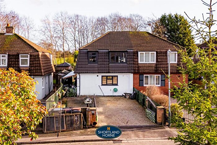 4 Bedroom Semi Detached House For Sale In De-Compton Close, Keresley End, Coventry, CV7