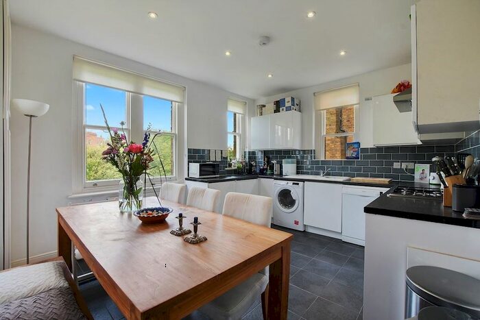 3 Bedroom Flat To Rent In Castellain Road, London, W9