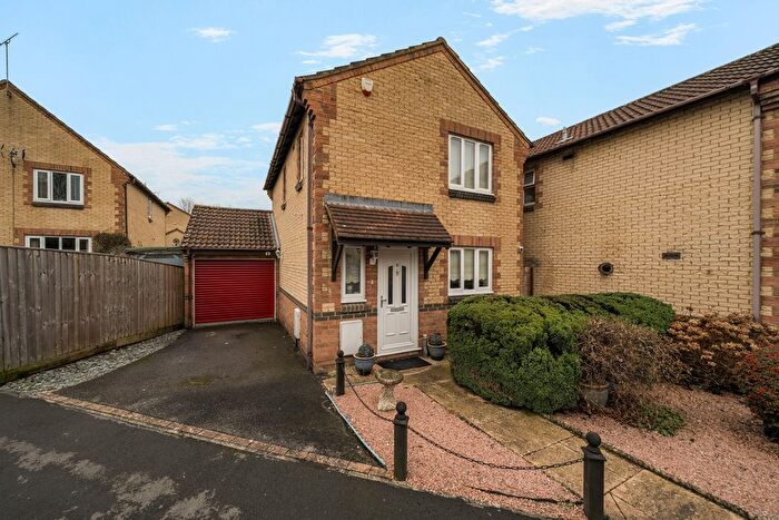 3 Bedroom Detached House For Sale In Periwinkle Close, Pembroke Park, Swindon, SN2