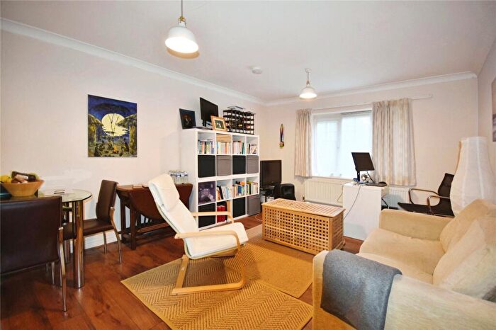 1 Bedroom Apartment For Sale In Ashdene Gardens, Reading, RG30