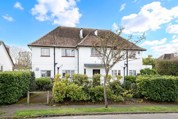 2 Bedroom Flat For Sale In Ridgeway, Epsom, KT19