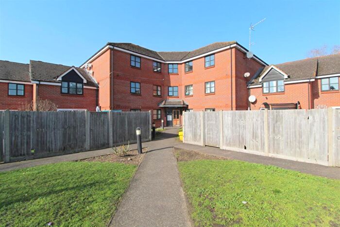 2 Bedroom Apartment To Rent In Chertsey Road, Byfleet, KT14
