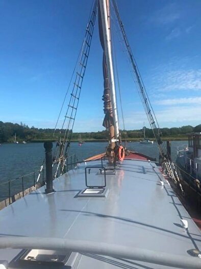 2 Bedroom House Boat For Sale In Houseboat Fertile, Woodbridge, IP12